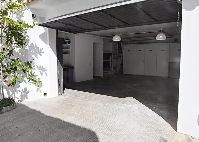度假居 Miramar 锡切斯
